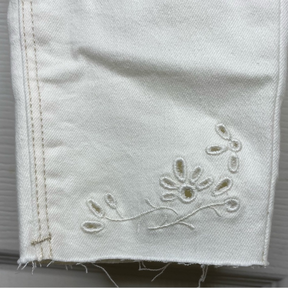 Like New Detailed White Jeans